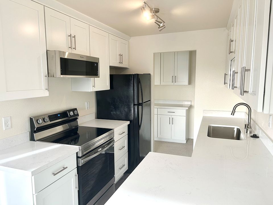 Photos are of actual apartment. Fully rennovated Dec 2025