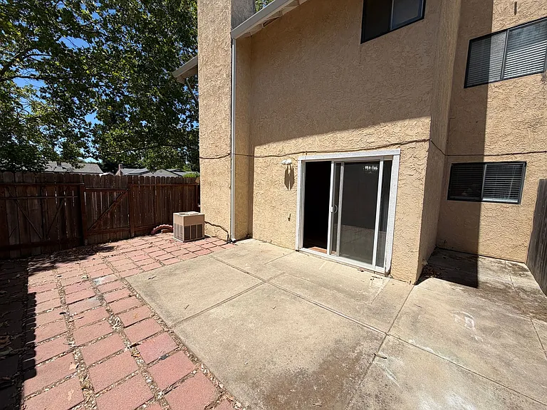 8801 Mohamed Cir — Photo 27