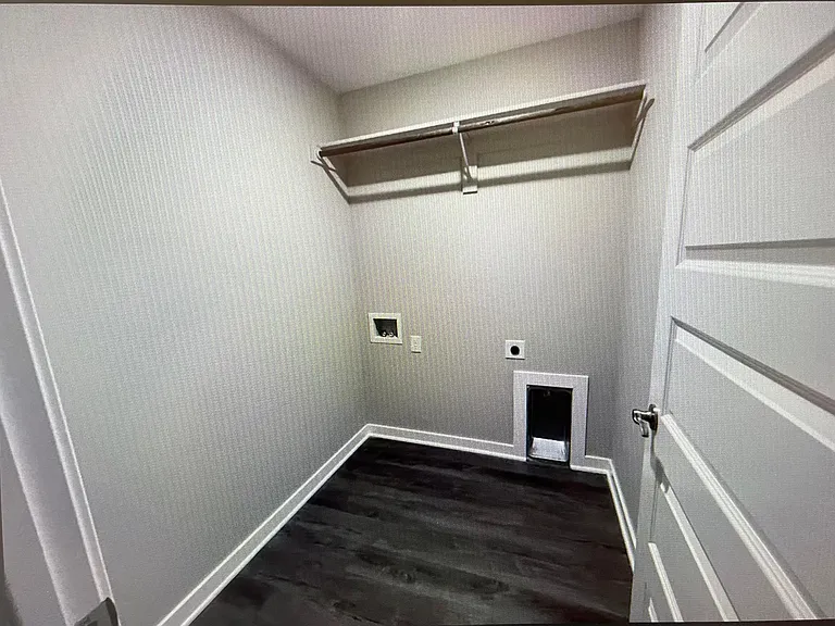 1563 N Pershing St — Photo 5