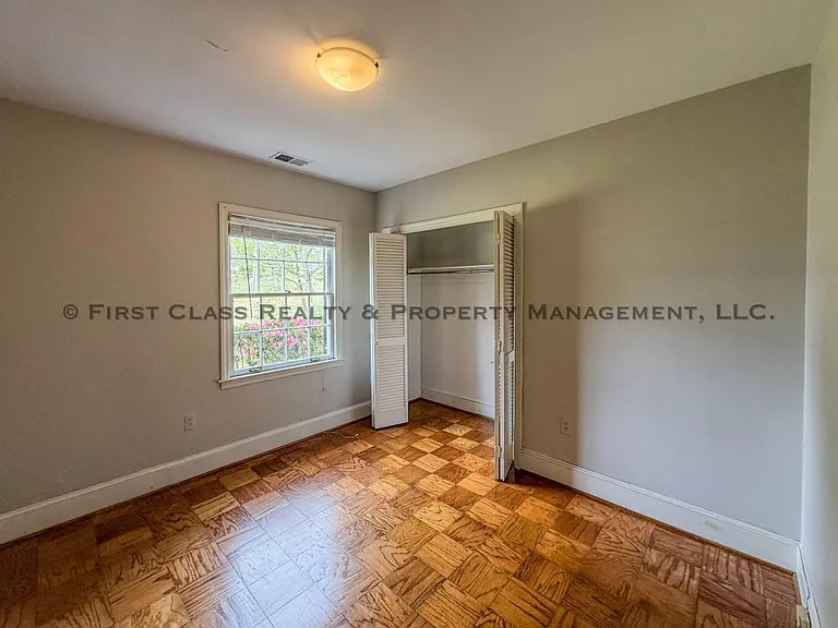 500 Ashworth Rd — Photo 26