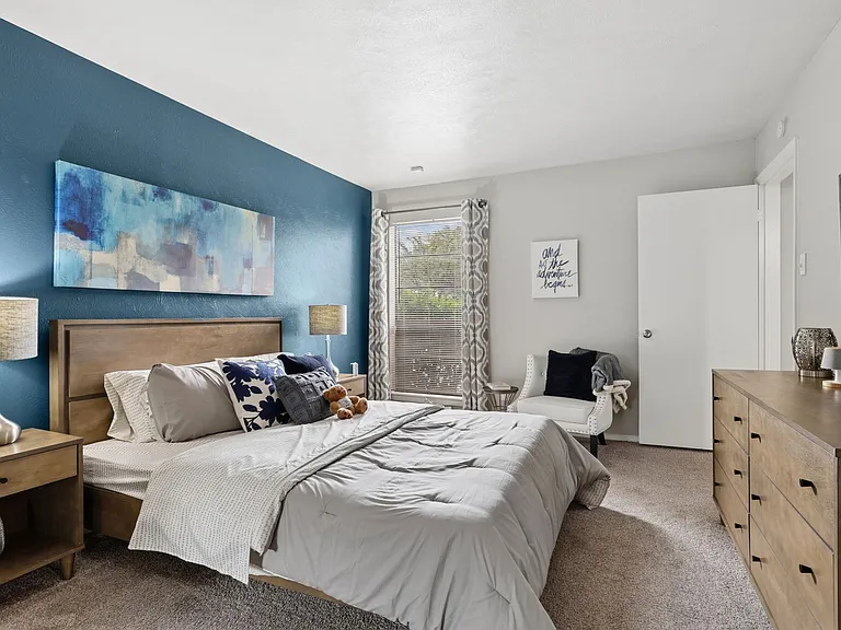The Summit Apartments — Photo 7