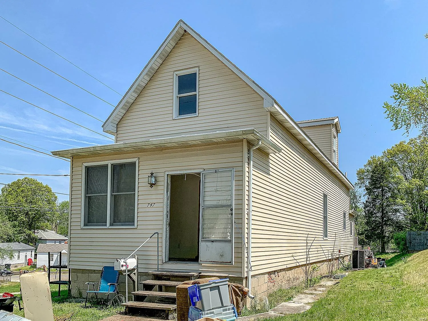 747 State St photo 1
