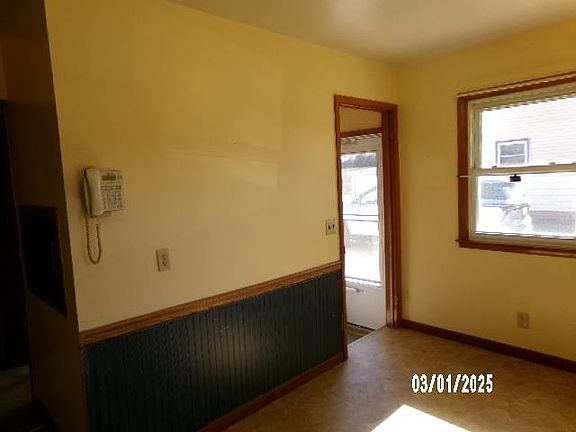 3rd image of 1227 Monterey Ln