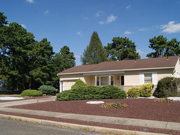 2nd image of 18 Zeeland Dr