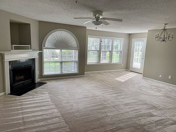 Living room/dining room