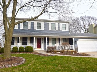 1165 Hyde Park Ln, Naperville, IL