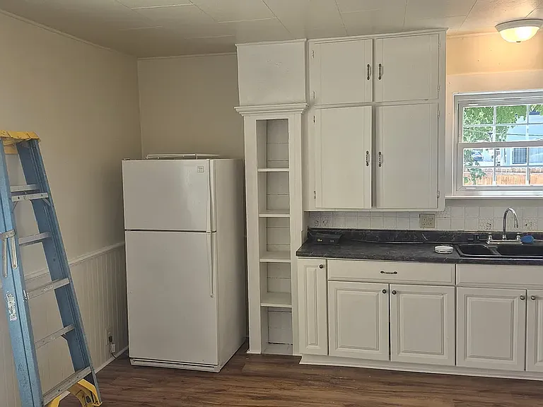 303 Pine St #A — Photo 16
