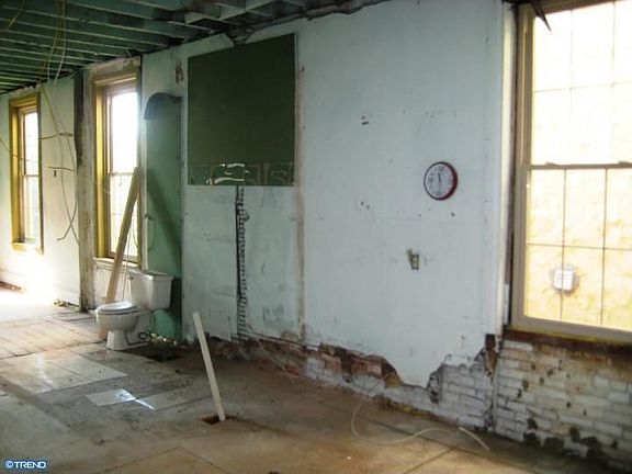 4th image of 2216 Frankford Ave