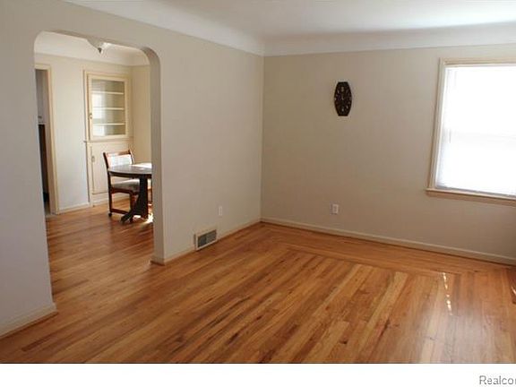 2nd image of 2446 Ellwood Ave