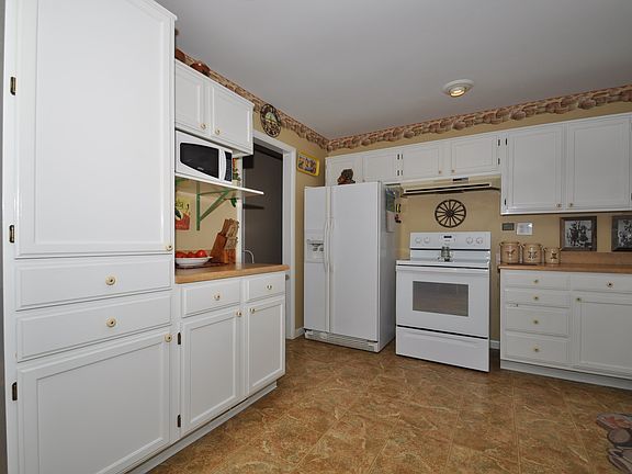 2nd image of 9004 Seaforth Dr