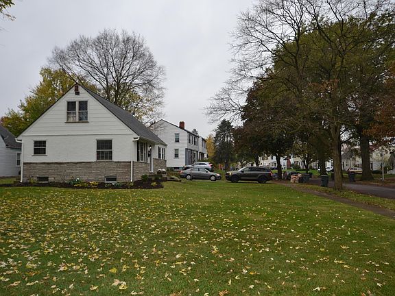 3rd image of 1915 Greenway Ave N