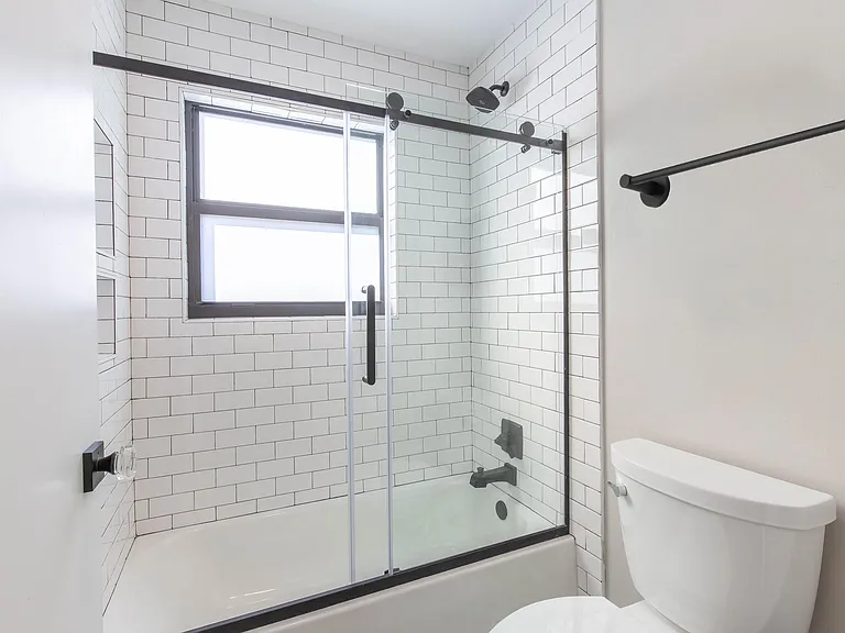 2478 Bedford Mews Dr — Photo 15