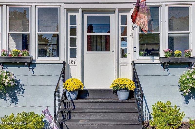 2nd image of 186 Brookside Avenue