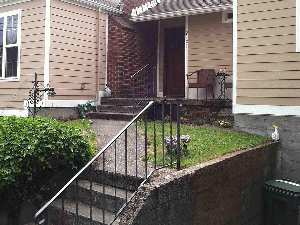 2nd image of 2121 NE 75th St