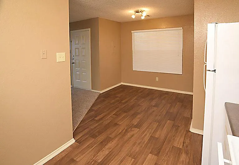 Crestwood Apartments — Photo 13