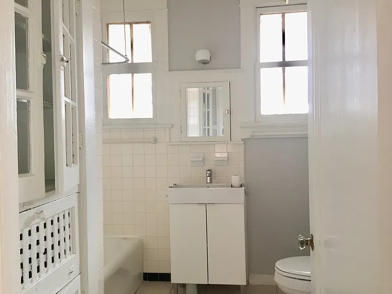 2817 Paris Ave — Photo 9