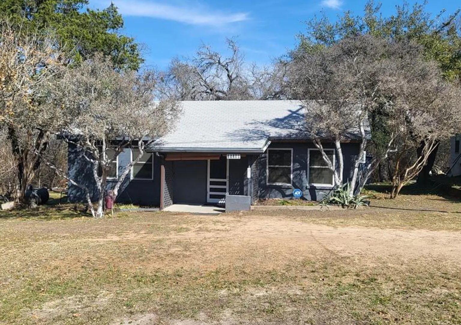 2 bed, 1.0 bath, 864 sqft, $1,400 — Photo 1