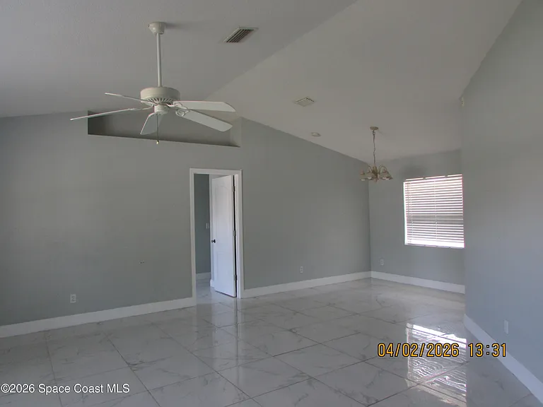 1492 Glencove Ave NW — Photo 4