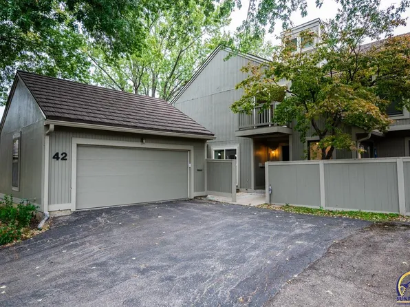 42 SW Pepper Tree Ln, Topeka, KS 66611
