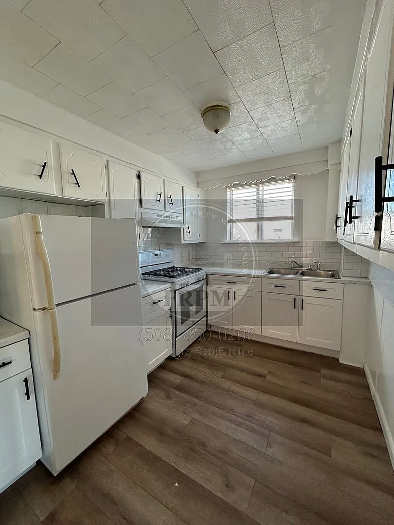 3 bed, 1.0 bath, $1,900 — Photo 3