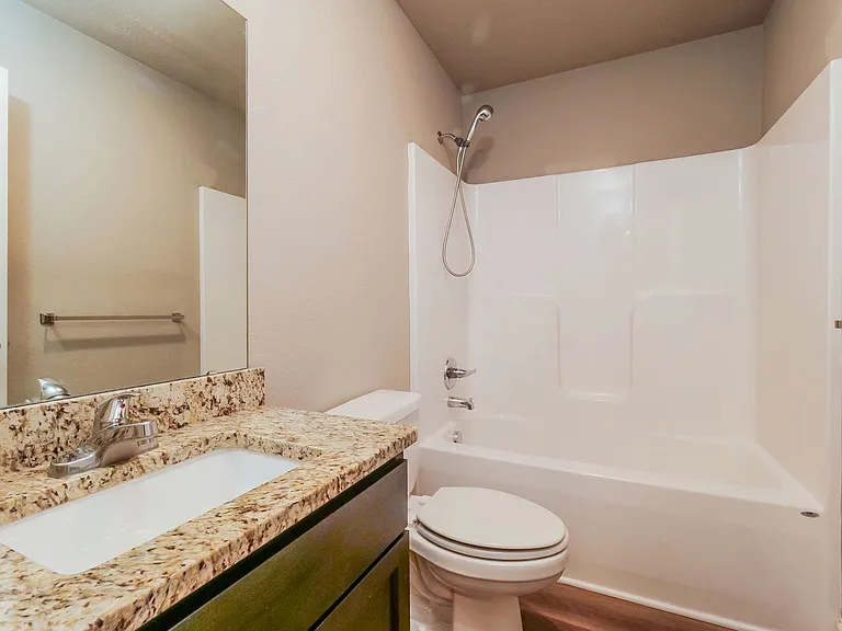 208 SW Rose St — Photo 10