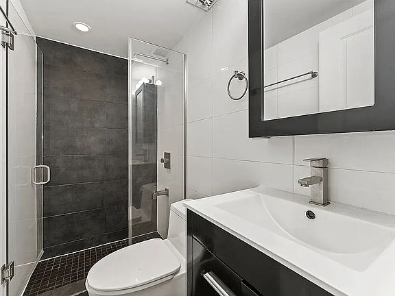 5th image of 646 Chauncey St #1A
