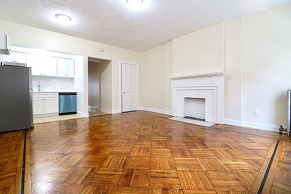 1st image of 307 Amsterdam Ave APT 4
