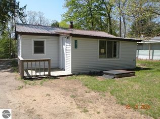 1071 Pocohontas St, Harrison, MI