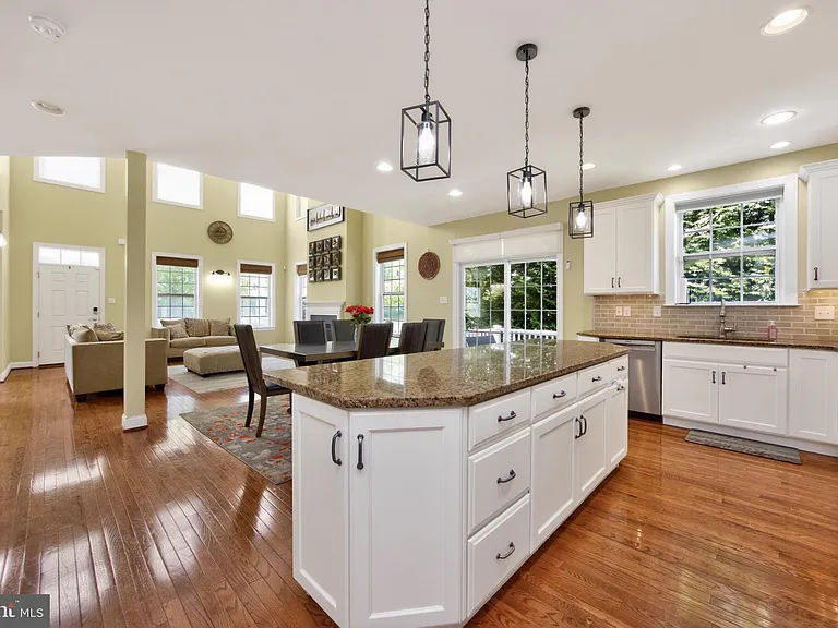 121 Shilling Ave — Photo 19