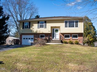 10 Meadowlark Drive, Latham, NY 12110