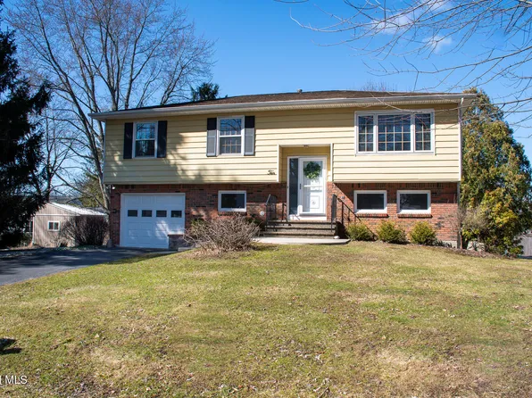 10 Meadowlark Drive, Latham, NY 12110