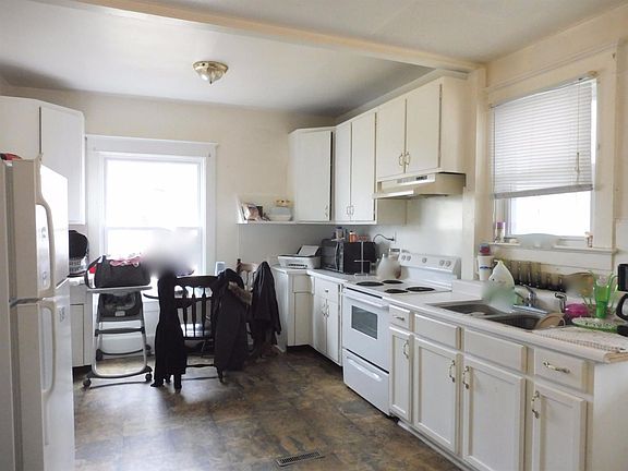 4th image of 21 Sherman Ave