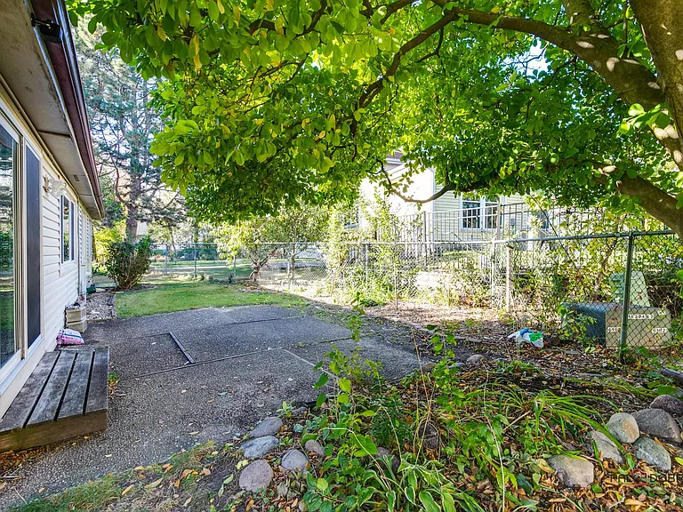 920 Lee Ct — Photo 32