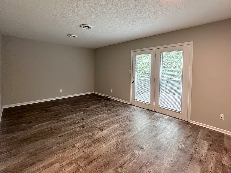 935 Naomi Dr — Photo 9