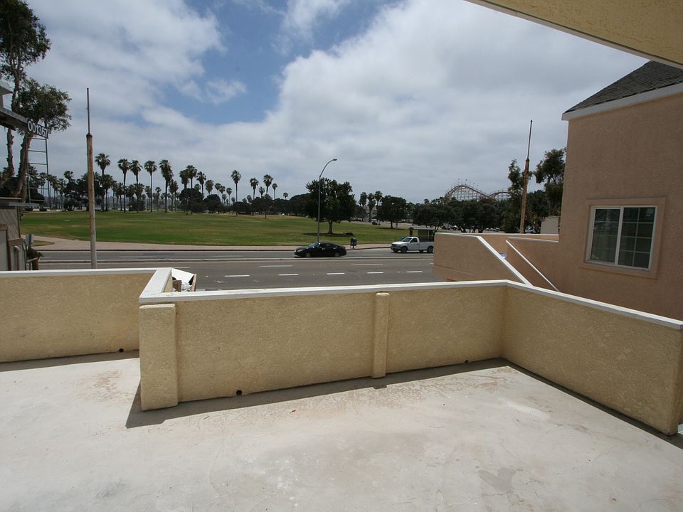1st image of 834 1/2 W Mission Bay Dr