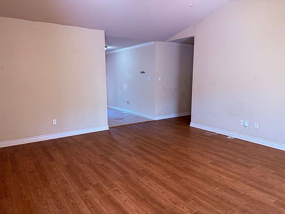3rd image of 103 Wintergreen Ct