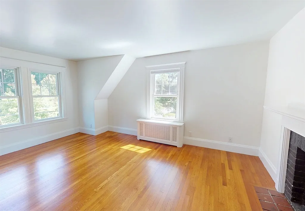 2 bed, 1.0 bath, 800 sqft, $3,000 — Photo 3