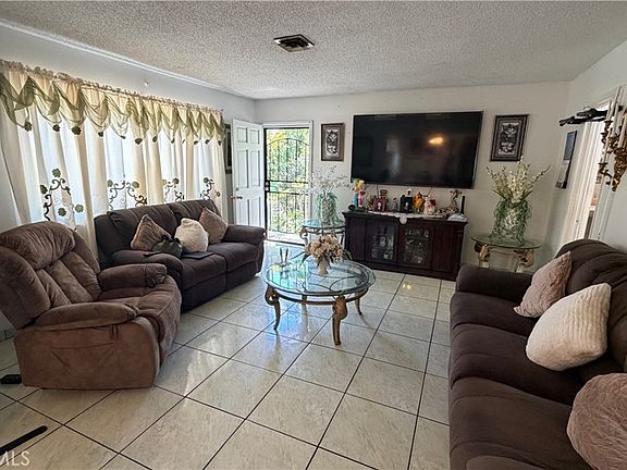 4th image of 48 Paradise Valley S