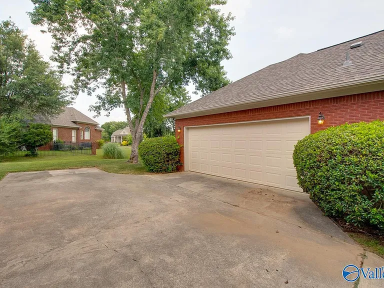 3017 Brunswick Cir SE — Photo 3