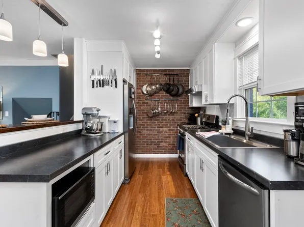 8 N Lynnhaven Dr, Staunton, VA 24401