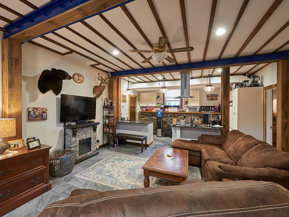 Furnishings are sample only. No furnishings supplied with rental apartment.