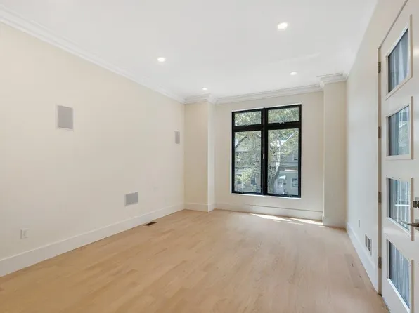 44 Gautier Avenue 1 image 3 of 25