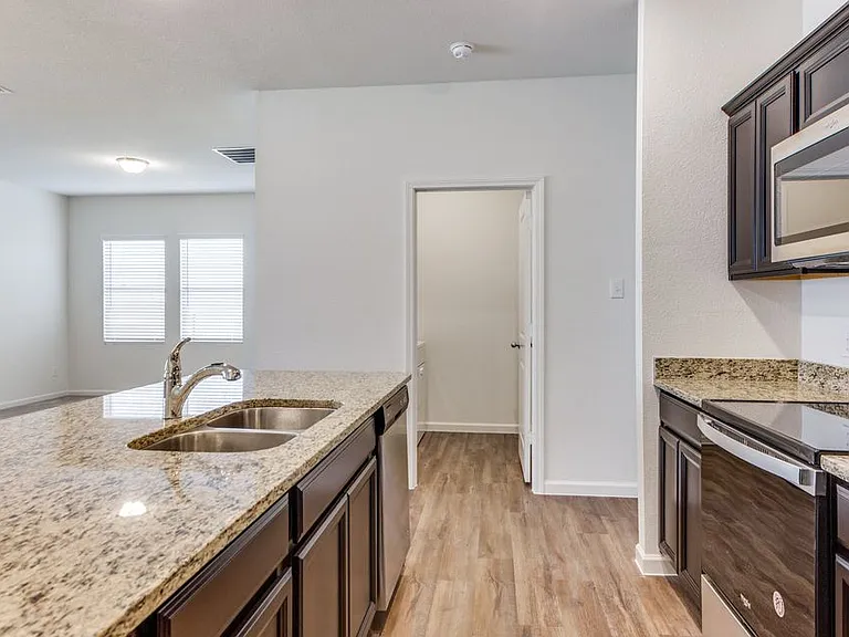 205 Briar Cv — Photo 9