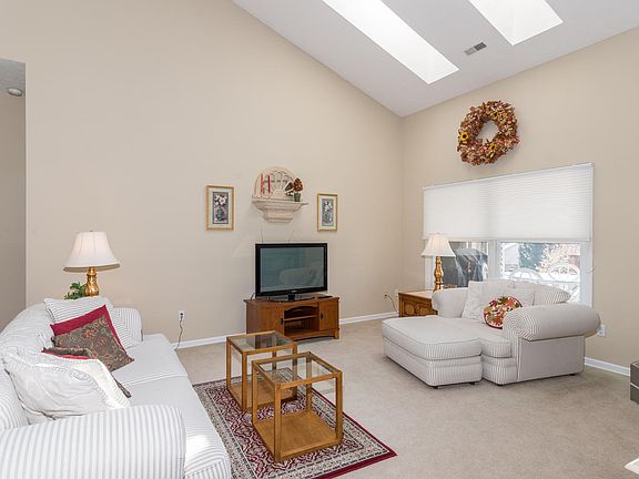 3rd image of 2085 Fahey Dr