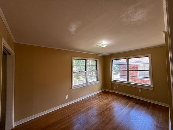 5th image of 212 Jewel St APT D