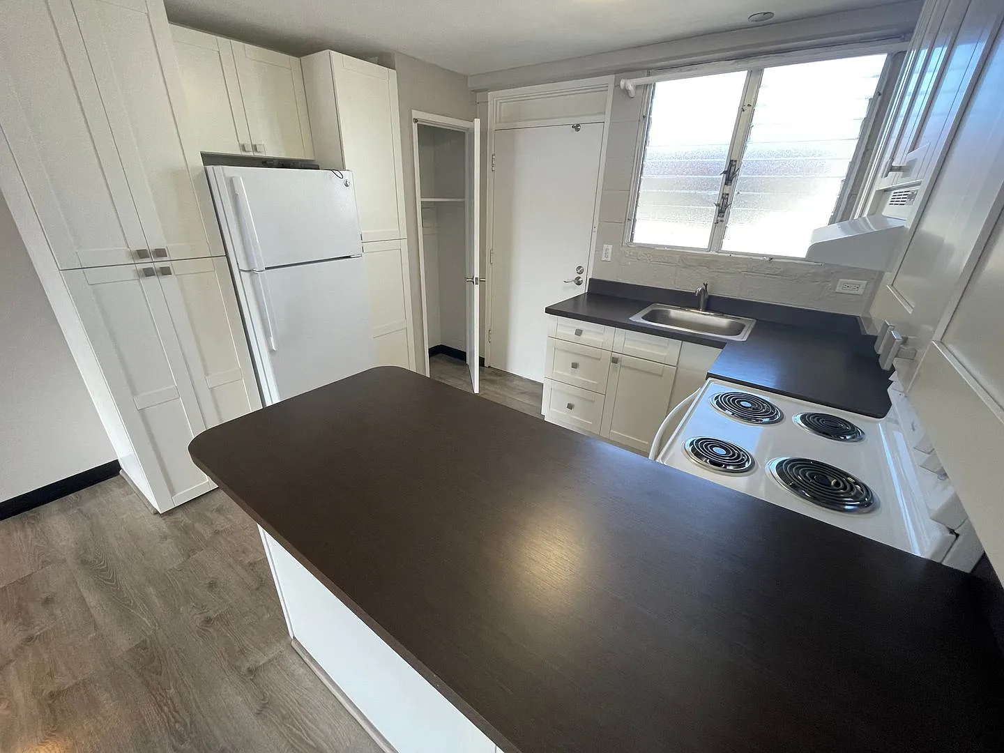 Kailua Town Apartments - 82 — Photo 3