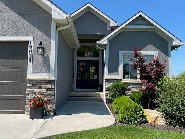19024 Theden St, Spring Hill, KS 66083 | MLS #2209582 | Zillow
