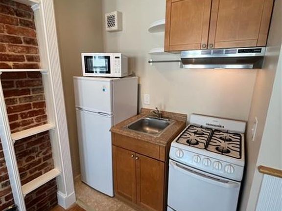 4th image of 886 Massachusetts Ave #2