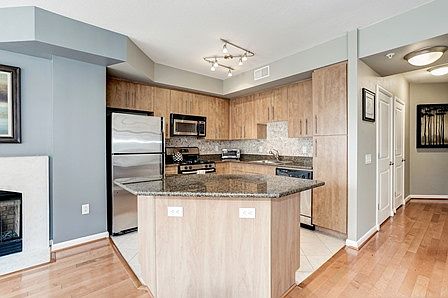 5th image of 1021 N. Garfield St #237