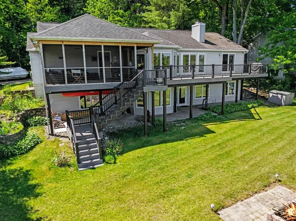16036 Lewis Lake Dr, Vandalia, MI 49095